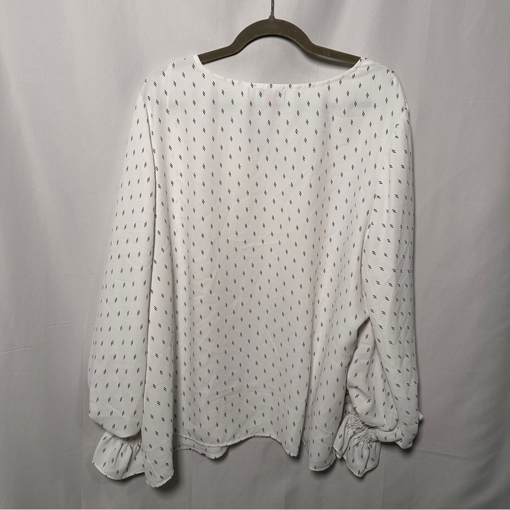 Vince Camuto Cream Blouse with Subtle Pattern - Picture 7 of 10